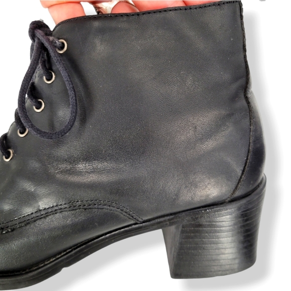 VINTAGE Y2K WHITE MOUNTAIN Lace Up Ankle Booties Black - Picture 6 of 15